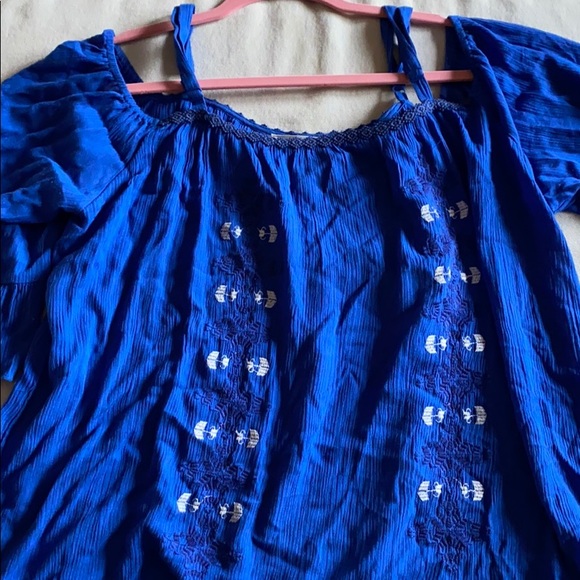 Blue summer shirt size large only worn one time - Picture 4 of 4